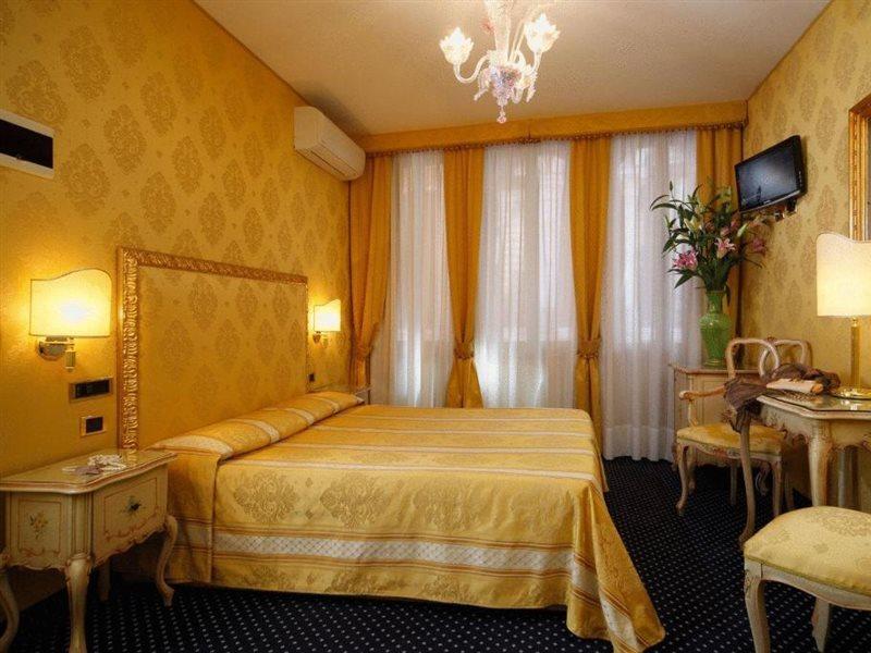Hotel Castello Venezia Esterno foto