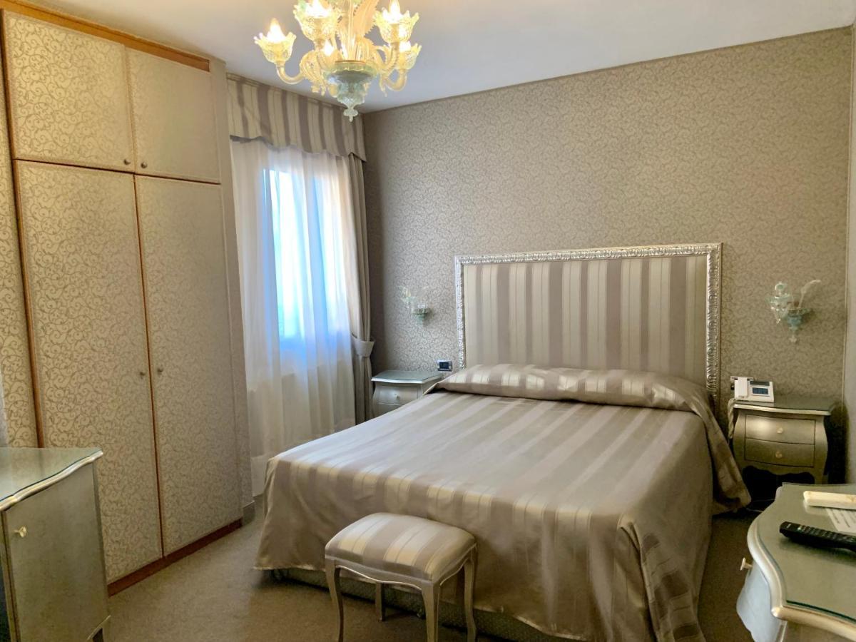 Hotel Castello Venezia Esterno foto