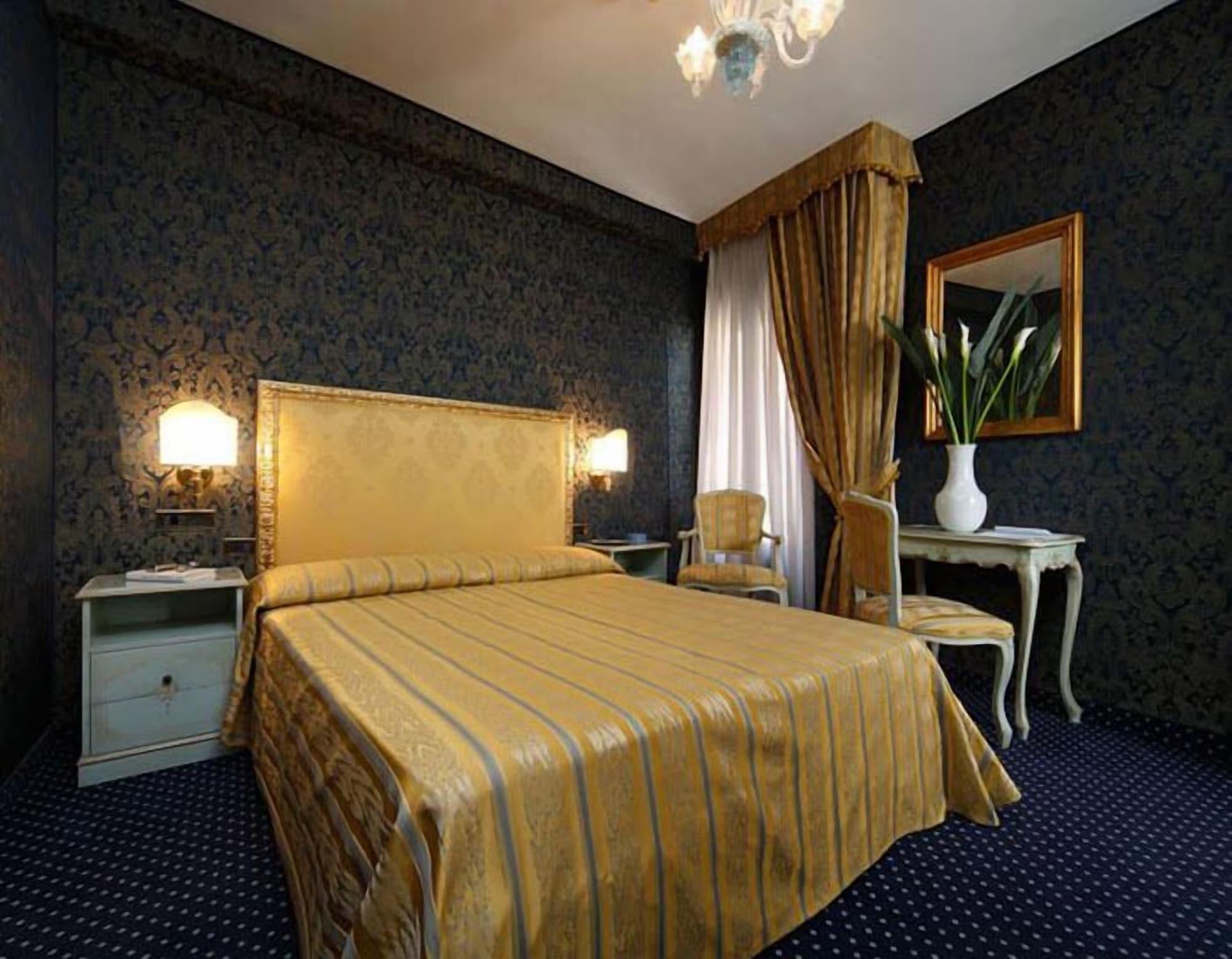 Hotel Castello Venezia Esterno foto