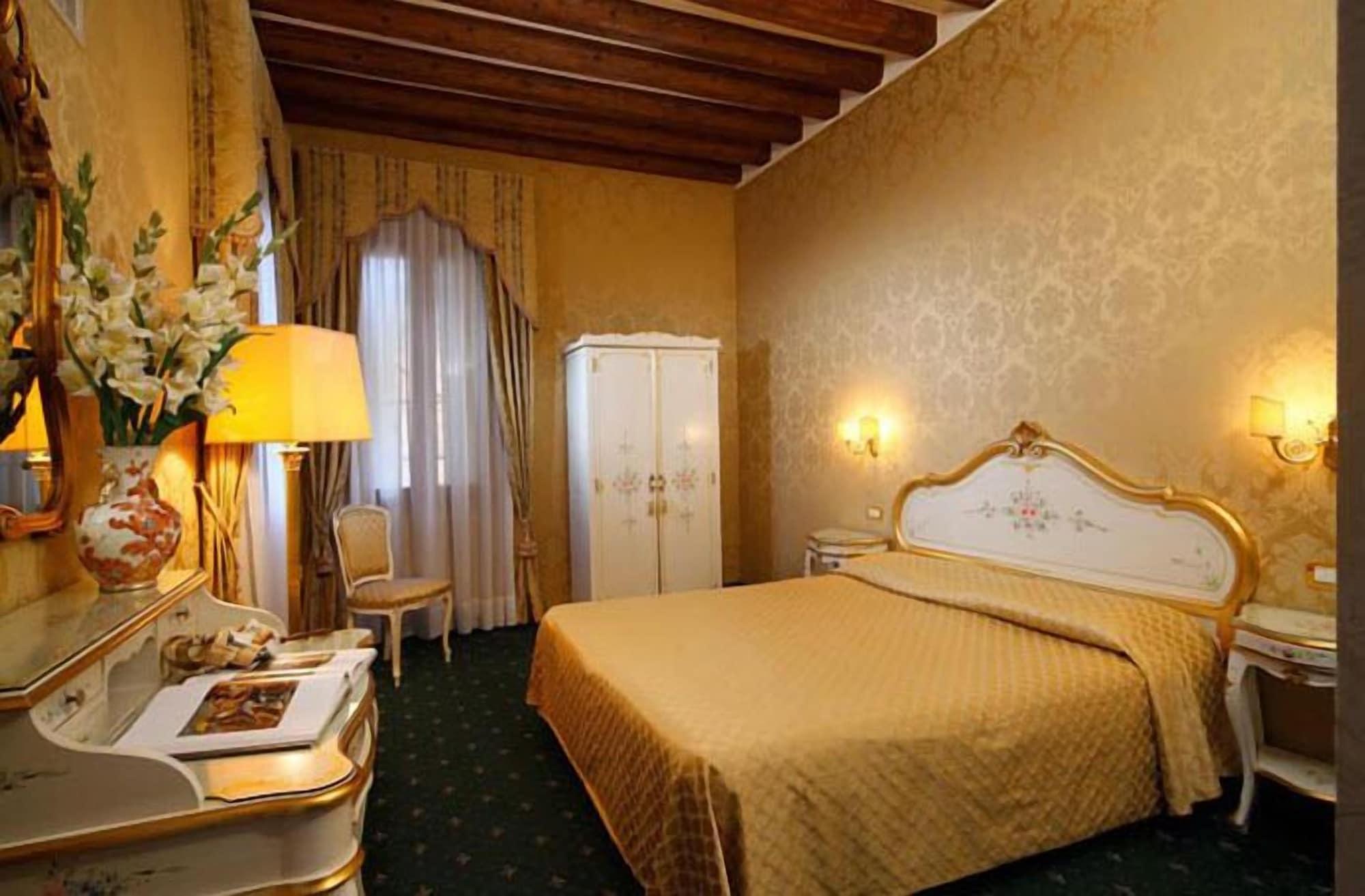 Hotel Castello Venezia Esterno foto