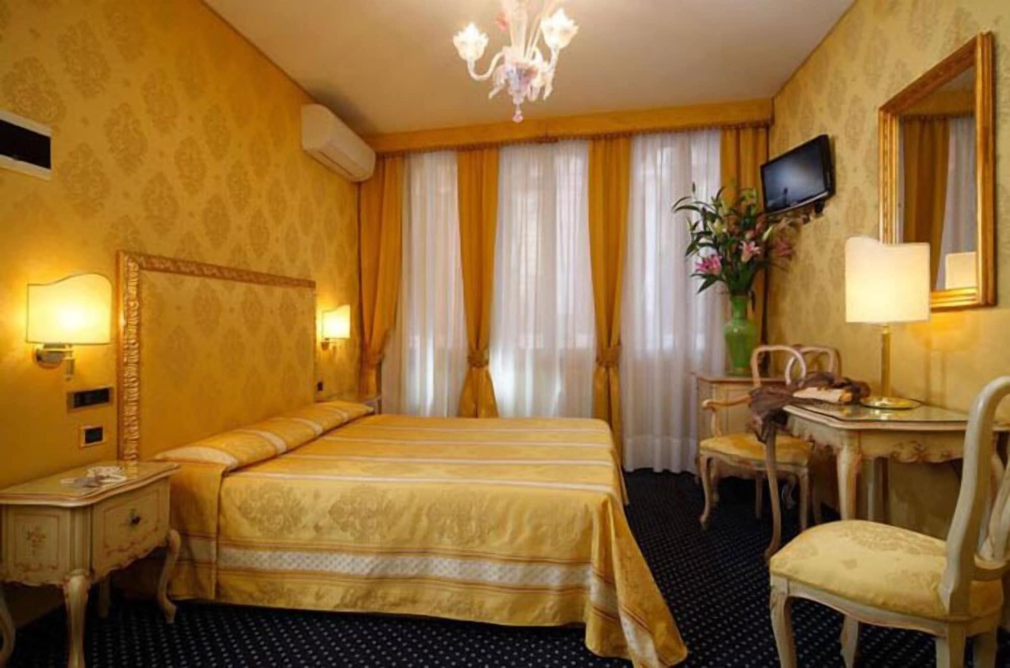 Hotel Castello Venezia Esterno foto